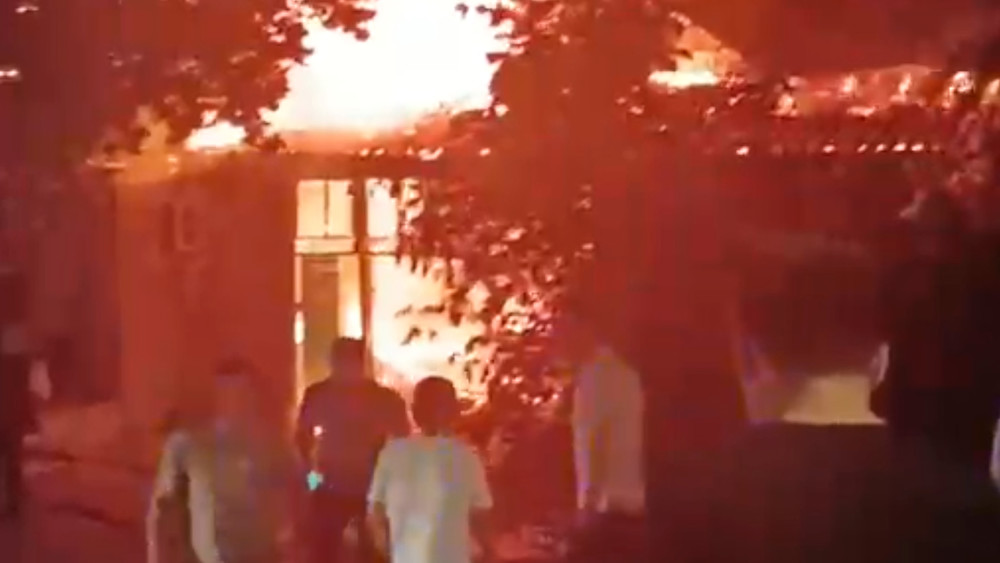 В селе Александровка сгорел магазин. Видео