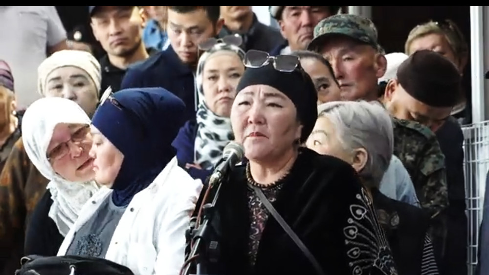 Комиссии бессильны — жители Нарына заявили полпреду о земельном беспределе в микрорайоне РТС