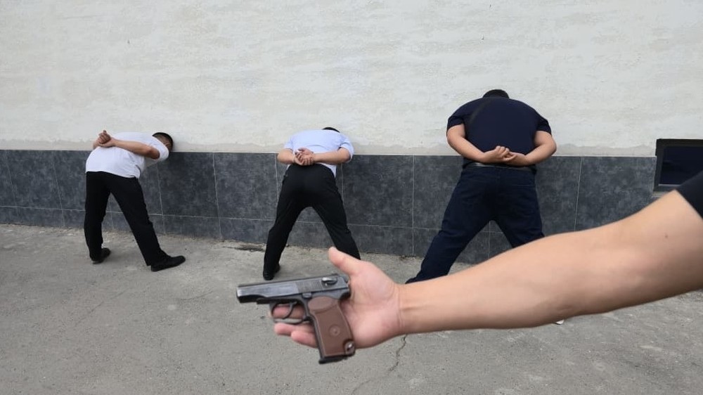 В Оше на свадьбе парни устроили драку, угрожая пистолетом