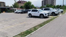  Законна ли парковка на зеленой зоне у ресторана Hunkar baklava? — бишкекчанин