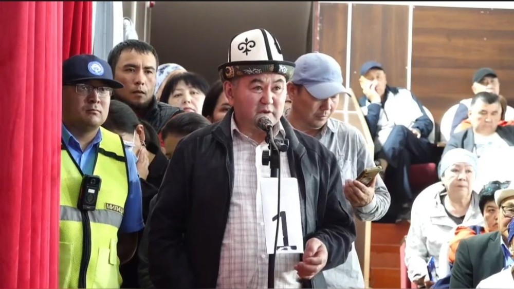 «ГКНБ трижды закрывал и трижды возобновлял дело, но удерживает и не передает в суд»: В Нарыне высказали недовольство по поводу дела об убийстве