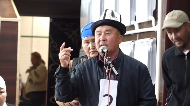В Нарыне жители попросили восстановить кинотеатр «Соң-Көл», но власти планируют использовать здание для спорта