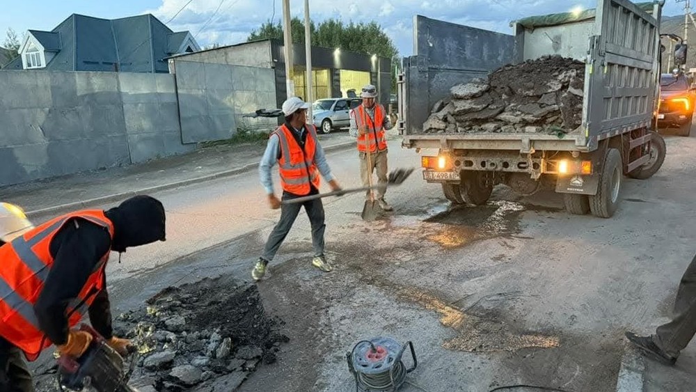 В Нарыне начались работы по ремонту внутренних дорог