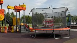 Батуты на детской площадке в парке «Ынтымак» занимают много места и мешают, - горожанка