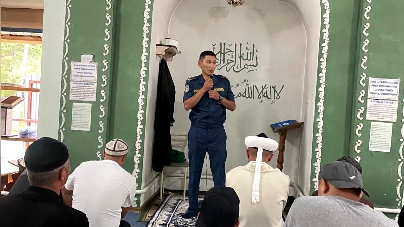 В центральной мечети города Кайынды провели разъяснительную работу по пожарной безопасности