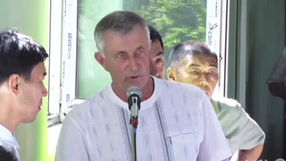 «Сосед не заходил, но у заявителя не хватает земли»: специалист по земле Сокулукского района вызвал недовольство полпреда президента