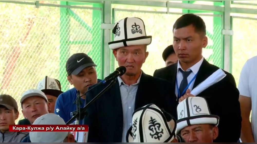 «Наш голос доходит до Бога, но не до власти»: Житель Кара-Кульджинского района пожаловался полпреду президента на работу айыл окмоту
