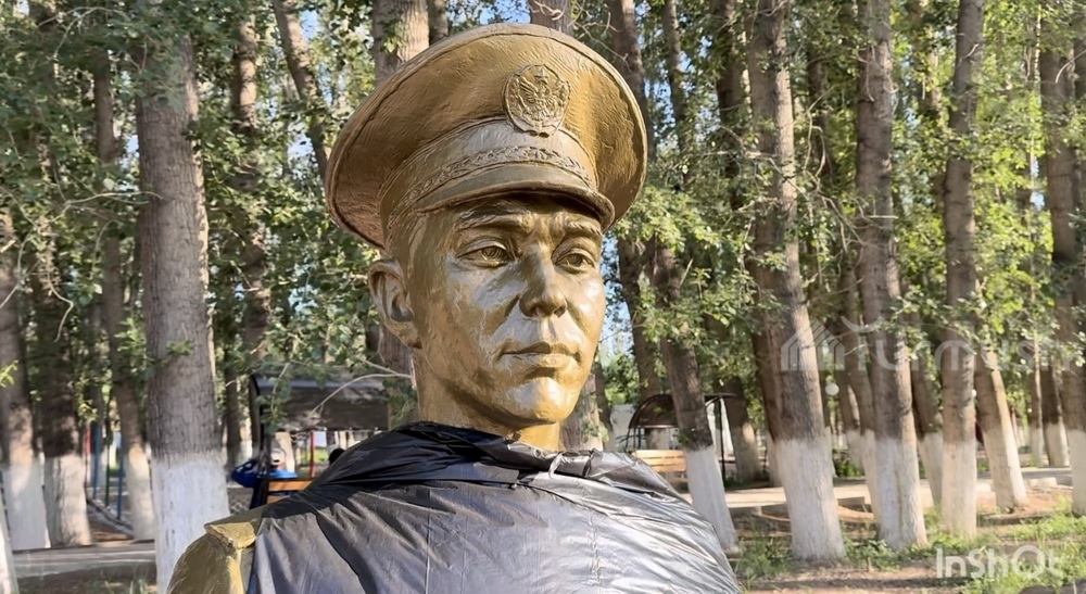 Скульптуры исторических личностей переместили в обновлённый парк Чаека