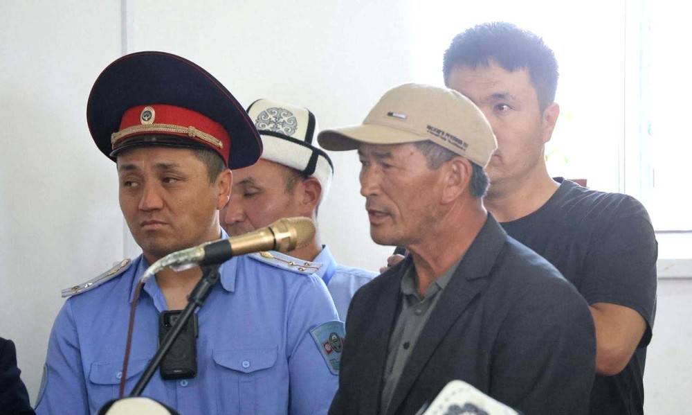 «Воду возим на ослах и лошадях»: жители Кара-Кульджинского района пожаловались на отсутствие воды