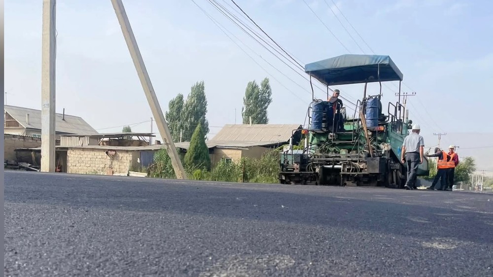 В Таласе начали укладку асфальта на отрезке улицы Бердике-баатыра