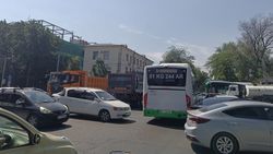 На Жибек Жолу—Абдрахманова не работает светофор