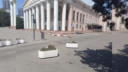 Законно ли установлены шлагбаумы по городу, если не хватает парковочных мест? Ответ мэрии