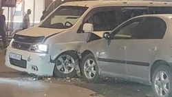В районе Чекиш-Ата столкнулись две автомашины