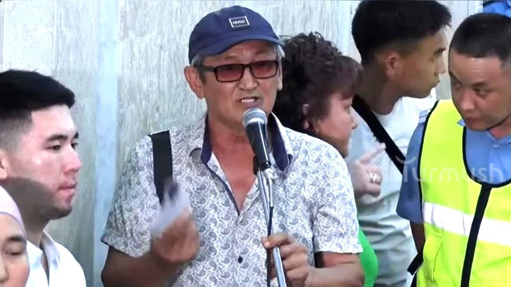 «У меня 3 детей и 2 внука, но у них нет даже прописки»: Житель Шопокова, выросший в детском доме, обратился к полпреду президента