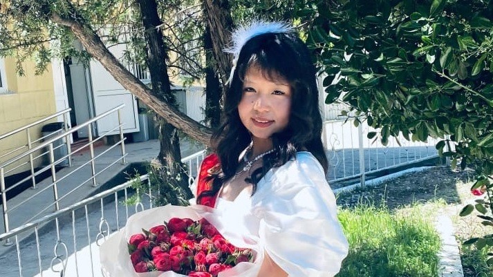 Айзирек Муратова из Баткена: «В нашей семье особое значение придают образованию» — выпускница набрала 230 баллов на ОРТ