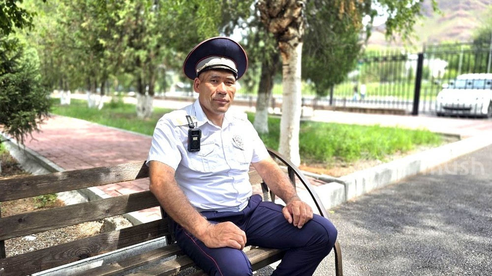 Жизнь в регионах: Люди просят кыргызского Николая Валуева сфотографироваться с ними