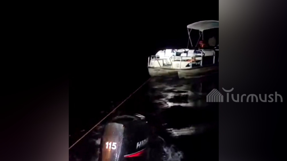 В Чолпон-Ате спасли 5 граждан, оставшихся в катере без топлива