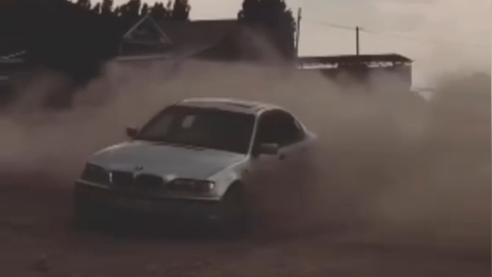 В Бакай-Атинском районе водитель «BMW» оштрафован на 30 тысяч сомов за автохулиганство