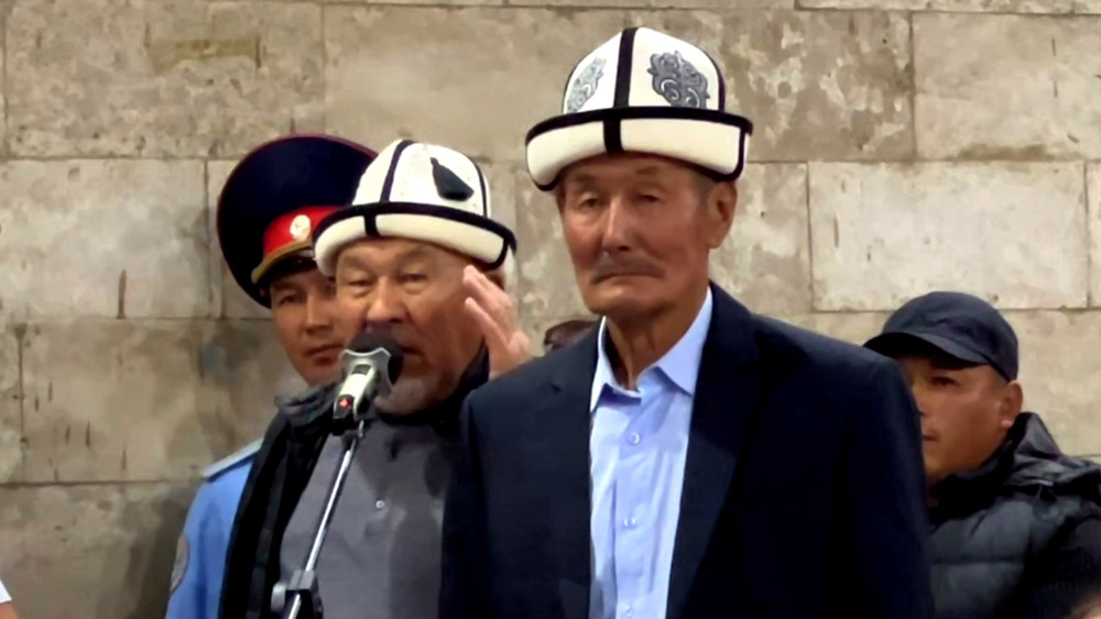 В Чаткале два служебных дома районного суда пустуют: житель предложил передать их нуждающимся