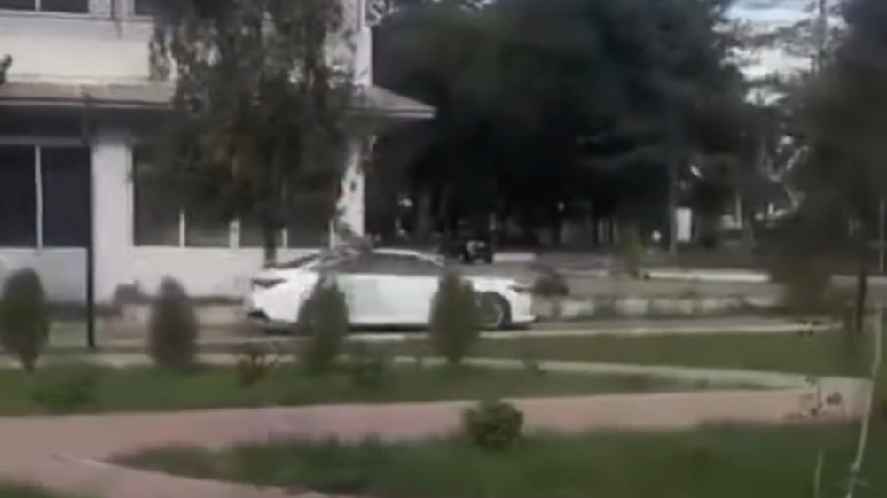 В Канте разыскивают водителя, проехавшего по пешеходной зоне на Аллее молодёжи