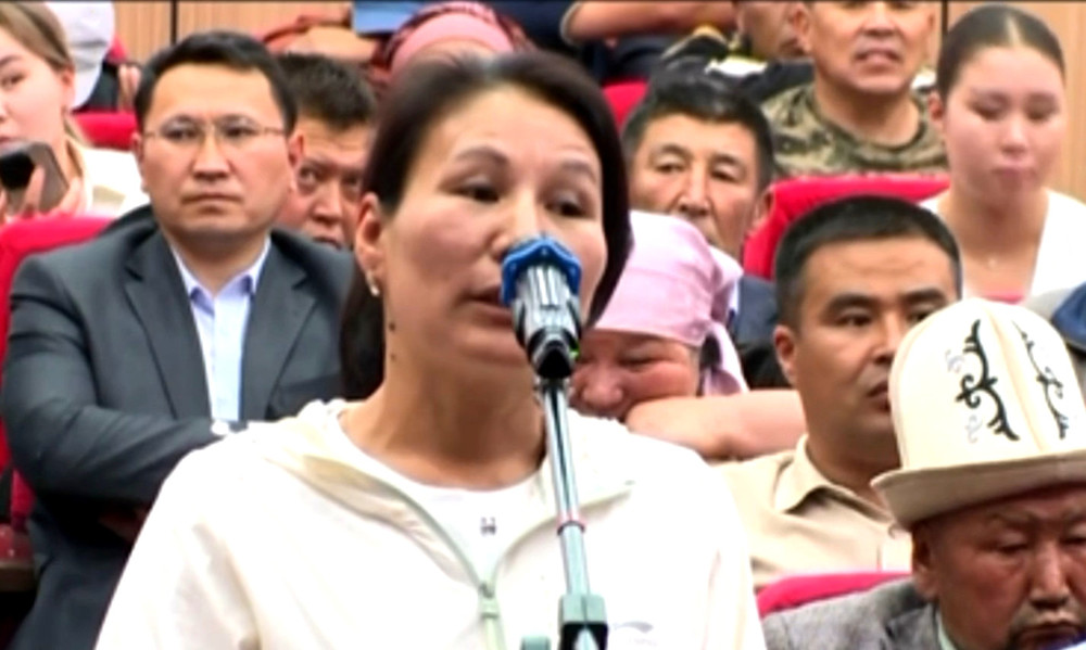 «Меня уволили, хотя я не писала никакого заявления»: жительница Алая попросила помощи у полпреда президента