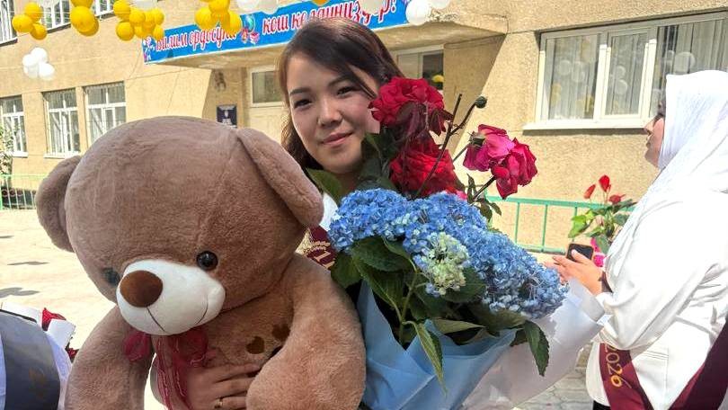 Айтурган Жанышова из Манасского района показала лучший результат на ОРТ и рассказала, как готовилась к экзамену