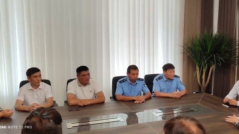 В Таласском районе наградили государственных и муниципальных служащих
