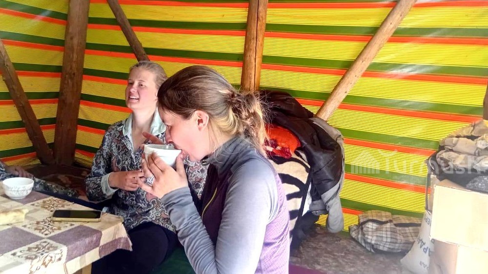 В природном парке Токтогула спасли двух немецких туристок, нуждавшихся в помощи