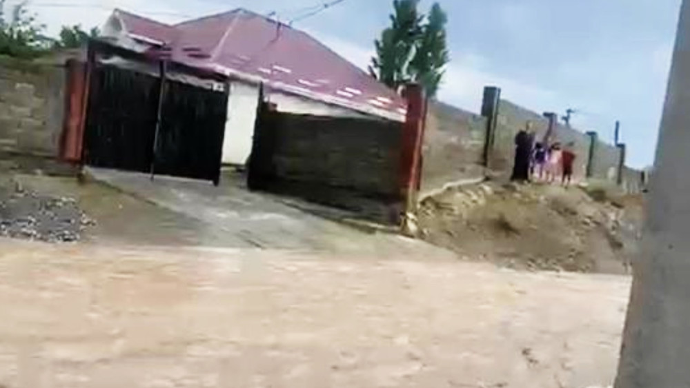 В Баткенской области вновь сошел сель: временно перекрыта дорога Ош—Баткен—Раззаков