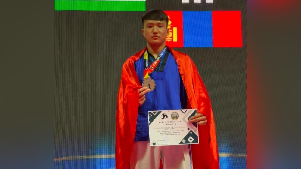 Акбар Аманбеков из айыльного аймака Шумкар-Уя стал чемпионом мира по борьбе на поясах