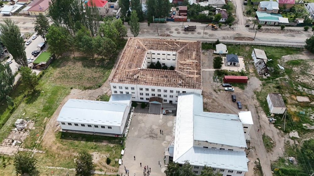 В городе Каракол продолжаются работы по капитальному ремонту и обновлению общеобразовательных школ