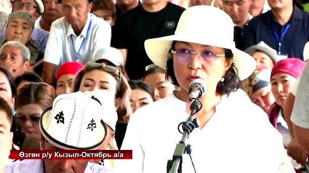 В новом жилмассиве нет электричества и дорог: Полпред президента пообещал 100 опор для жителей Узгена