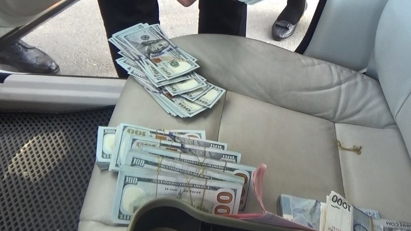 Мужчина, украв валюту из фуры на трассе Бишкек—Ош, примирился с потерпевшим, но всё равно сядет в тюрьму