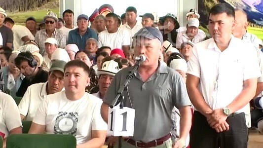 Житель Узгена заявил о переходе бани советских времен в частные руки: Полпред президента направил его в РОВД