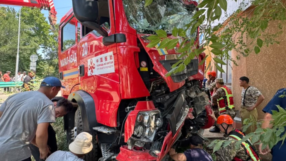 В Манасе пожарная машина попала в ДТП — пострадали четыре человека