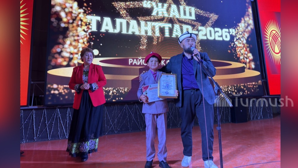 В Жумгале победителю конкурса «Жаш таланттар» вручили сертификат на получение арашанского ягнёнка стоимостью 100 тыс. сомов