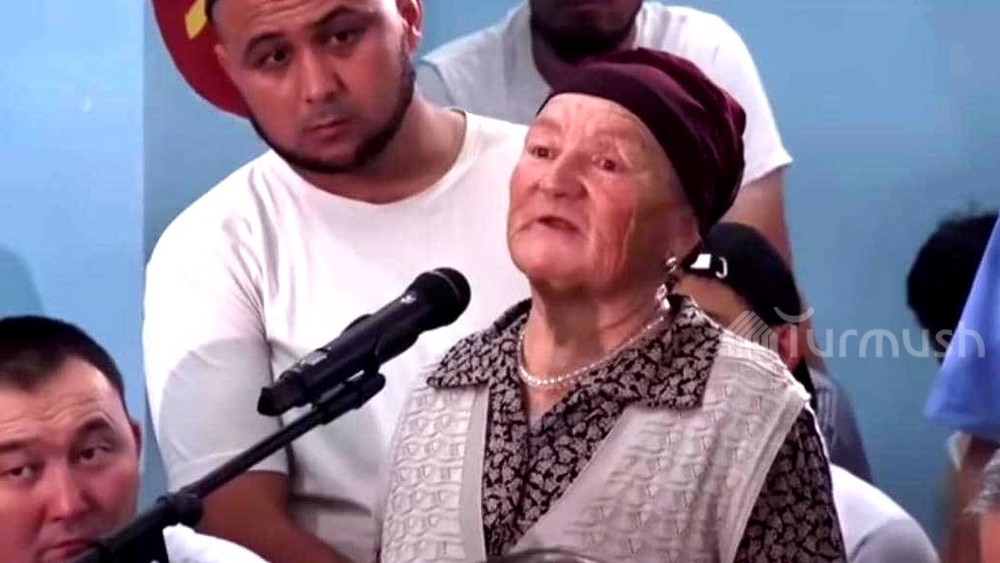 Жительница Аламединского района Башарат Эркебаева заявила, что не может получить паспорт уже 15 лет