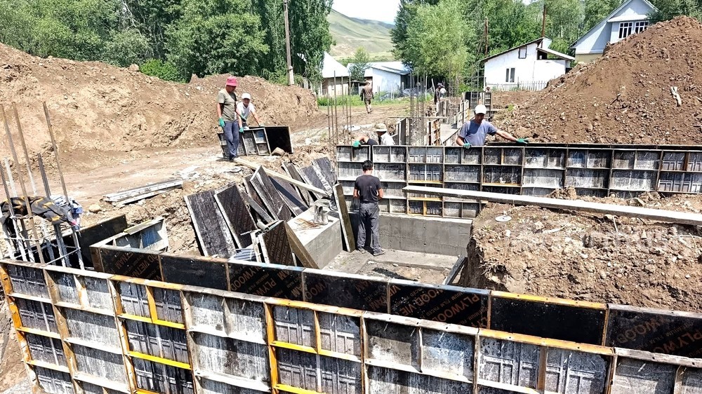 В селе Курулуш Чаткальского района началось строительство Дома культуры