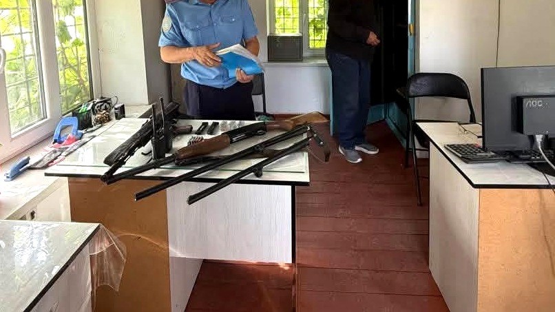 В городе Сулюкта 3 граждан оштрафовали за нарушение правил хранения оружия: Добровольно сданы две единицы