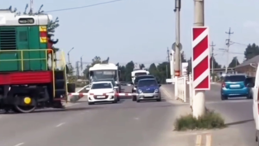 В Кызыл-Кие водителя оштрафовали на 15 тыс. сомов за выезд на «встречку»