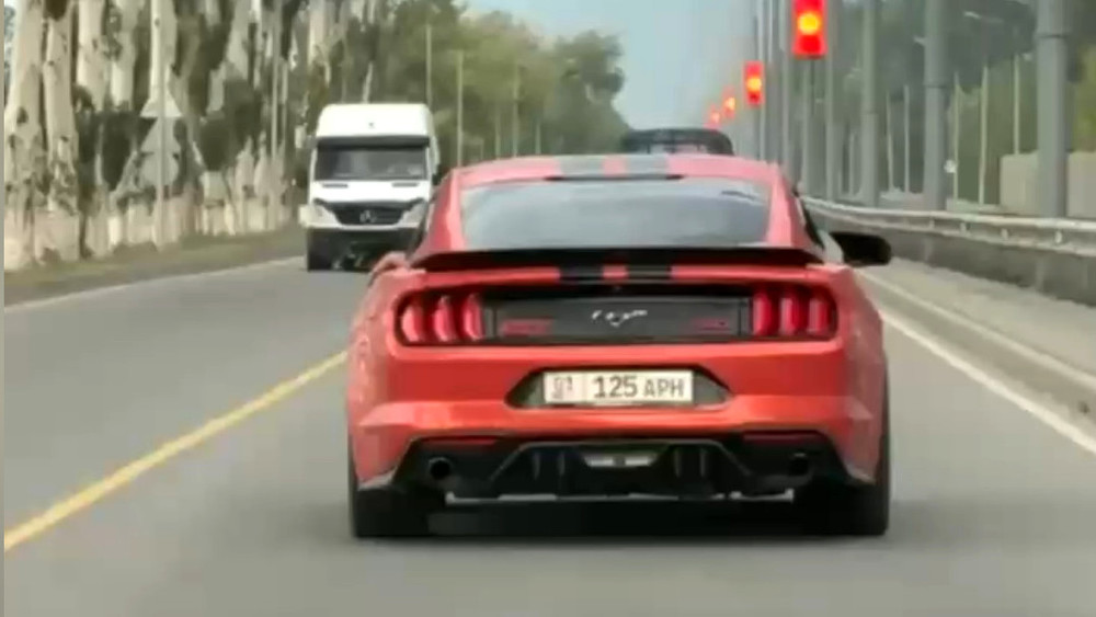В Чуйской области водителя Ford Mustang оштрафовали за тонировку и езду без прав