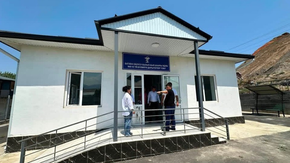 В городе Кызыл-Кия построили новое здание для группы семейных врачей