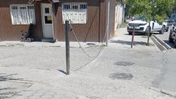 Законно ли закрыты въезды во двор дома на Белорусской