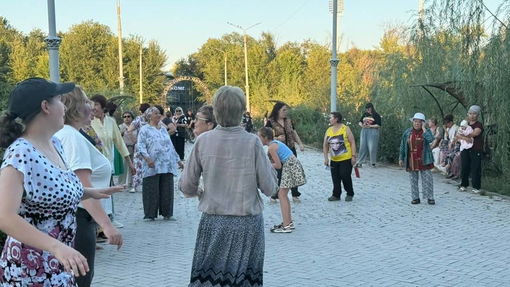 В парке города Кара-Балта организована танцплощадка