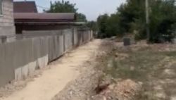 Житель Ак-Орго просит соединить строящийся тротуар на улице Омур со старым