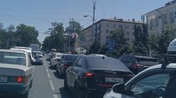 На Чуй—Манаса за грузовиками не видны дорожные знаки