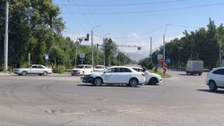На Чуй—Чолпон-Атинская столкнулись две машины