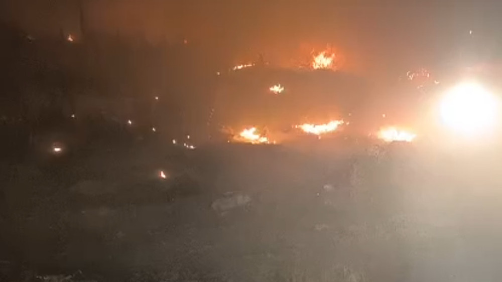 В Аламединском районе горит сухая трава: пожар виден даже из Канта