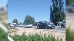 Видео — Многокилометровая пробка от Чолпон-Аты до села Кара-Ой