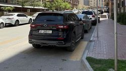  В Бишкеке водитель припарковался на тротуаре